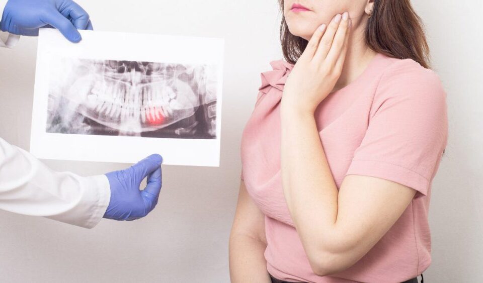can a tooth infection be cured with antibiotics